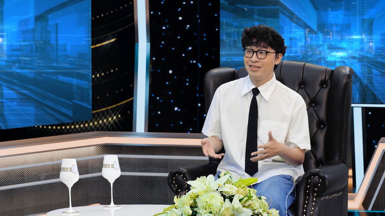 Diễn viên hài độc thoại Uy Lê. Ảnh: NSX