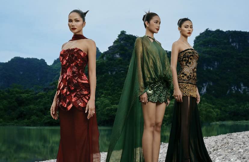 New fashion collection by designer Le Thanh Hoa. Photo: NVCC