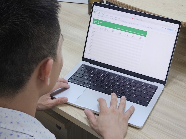 Nhiều công ty quyết định cho người lao động nghỉ làm hoặc chuyển làm việc online để tránh siêu bão số 3. Ảnh: Ngọc Hà