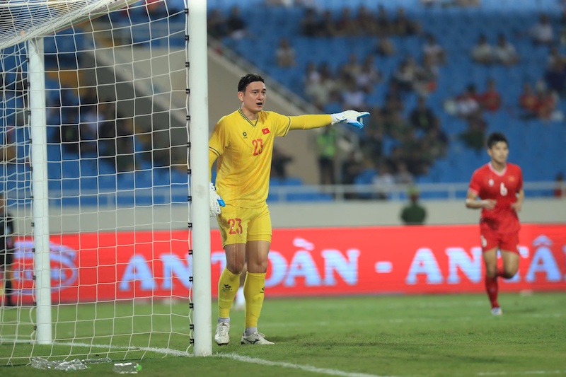 Goalkeeper Van Lam has not had a good performance against the Russian team. Photo: Minh Dan