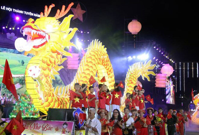 Một tiết mục rước đèn trong Lễ hội Thành Tuyên năm 2023. Ảnh: Nguyễn Tùng