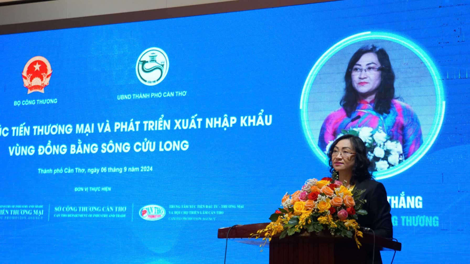 Deputy Minister of Industry and Trade Phan Thi Thang speaks. Photo: My Ly