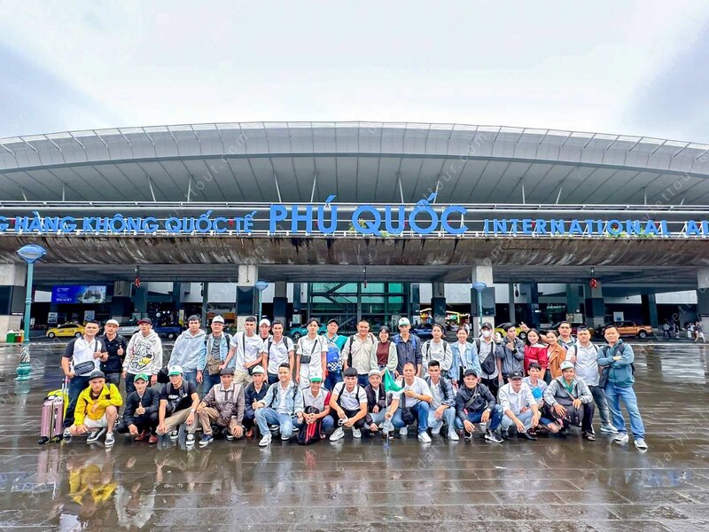 Du lịch Phú Quốc phụ thuộc phần lớn vào đường hàng không. Ảnh: DNCC