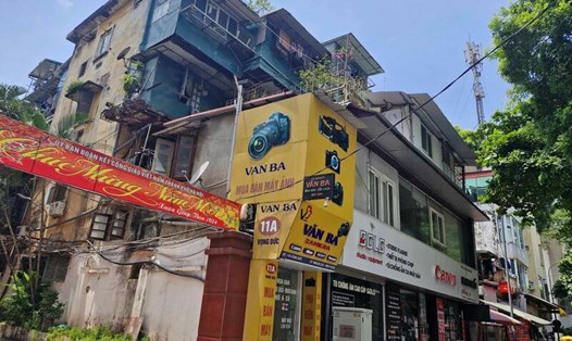 Khu nhà tập thể trên phố Vọng Đức (quận Hoàn Kiếm, Hà Nội). Ảnh: Thu Giang