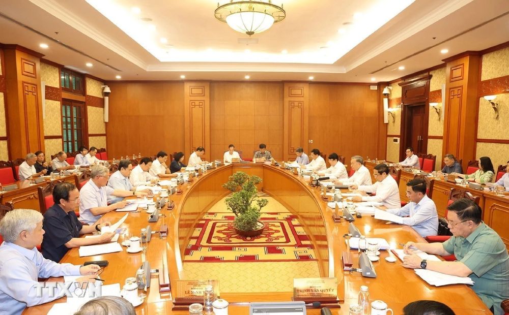 The Politburo met to give opinions on the draft Report on the assessment of the Socio-Economic Development Strategy. Photo: Tri Dung/VNA