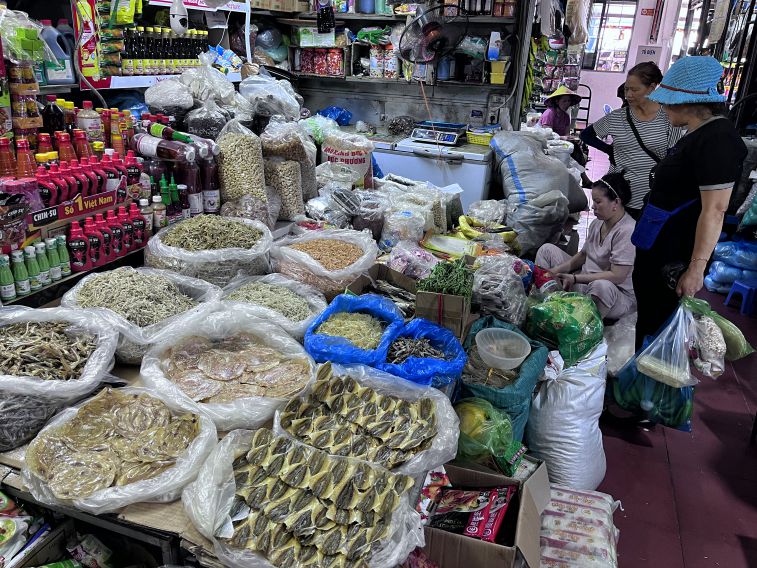 Dried foods are sold indoors.