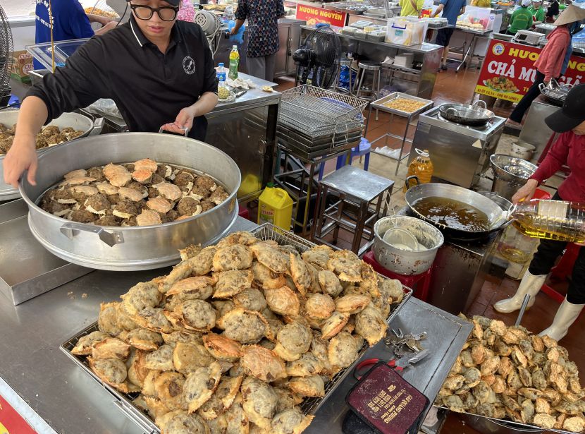 Squid rolls are a specialty of the market, loved by many tourists.