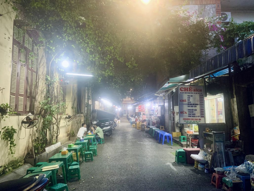 Ngõ Tràng Tiền. Ảnh: Hải An