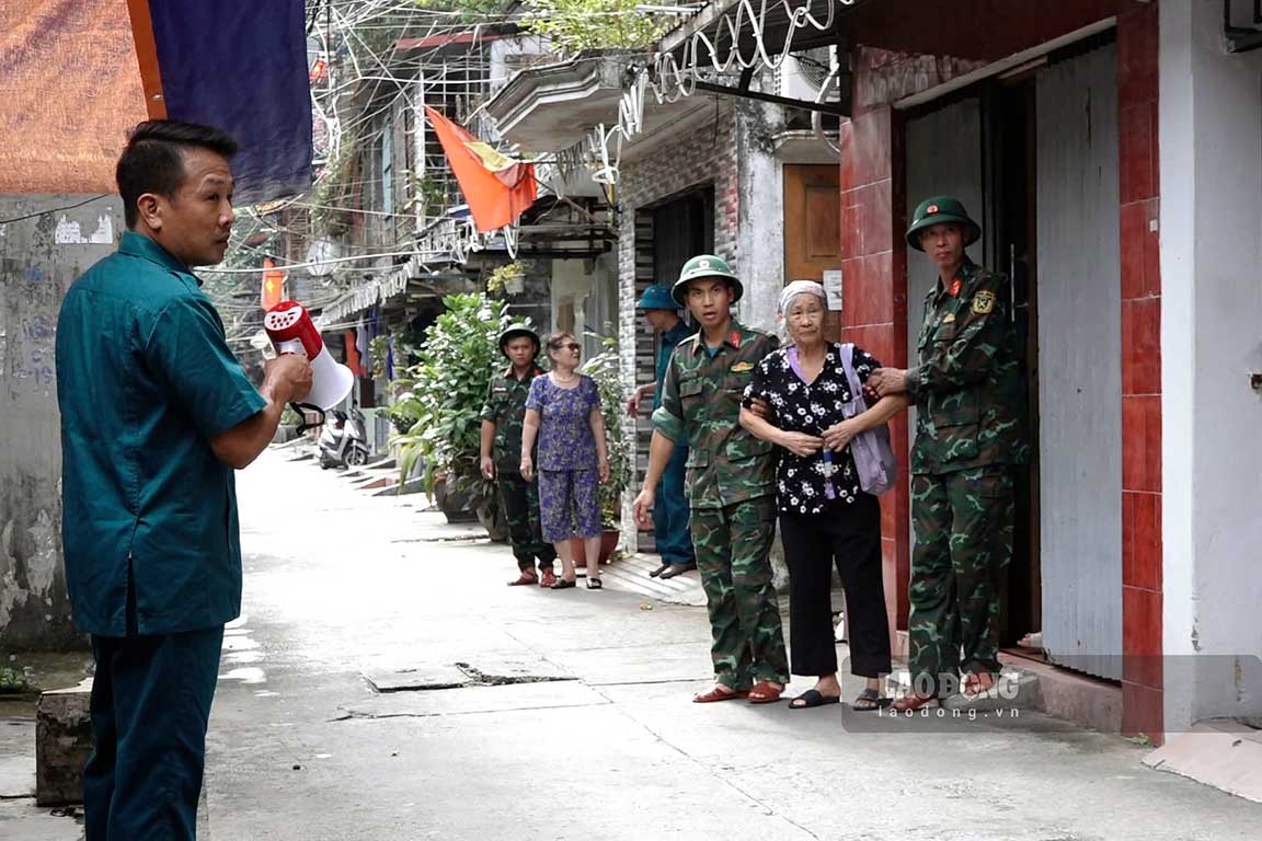 More than 1,300 households with about 3,500 people living in dilapidated apartment buildings in Van My ward, Ngo Quyen district (Hai Phong city) were evacuated by the authorities before storm Yagi made landfall.