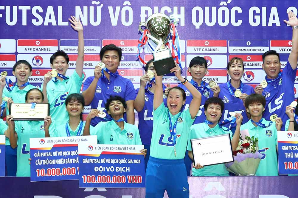 Thái Sơn Nam TPHCM ăn mừng chức vô địch giải futsal nữ vô địch quốc gia 2024. Ảnh: VFF