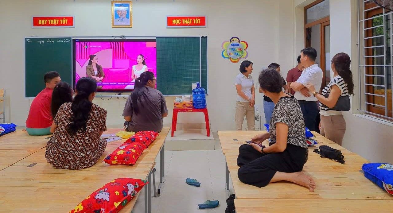 Người dân yên tâm tránh trú tại Trường Tiểu học Lê Hồng Phong. Ảnh: Thu Hương