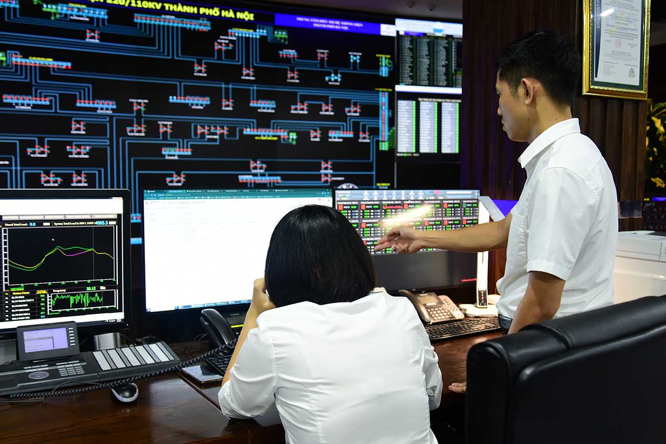 The Power System Control Center has deployed forces on duty 24/7, ready for any situation with the determination to ensure safe operation of the power system throughout the city. Photo: EVNHANOI.