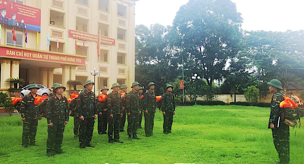 Ban CHQS thành phố Hưng Yên báo động lực lượng sẵn sàng ứng phó với cơn bão số 3. Ảnh: Báo Hưng Yên