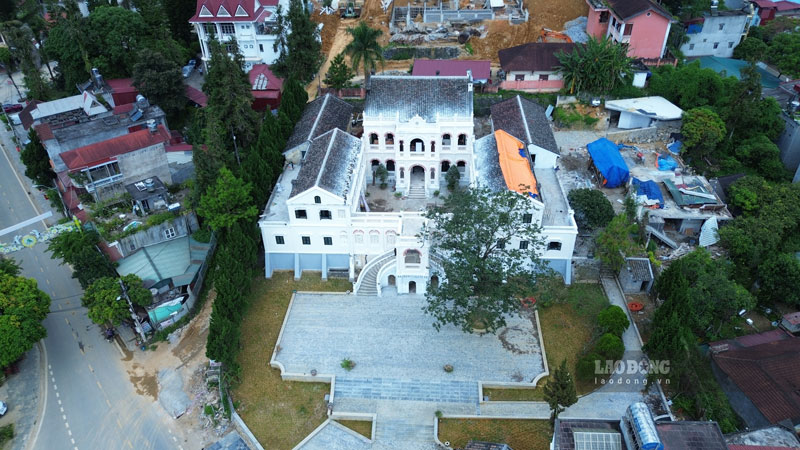 In 1999, the Ministry of Culture and Information (now the Ministry of Culture, Sports and Tourism) decided to recognize the Hoang A Tuong ancient residence as a national relic. This is also an attractive tourist destination for visitors when they come to visit and travel to the Bac Ha stone plateau.