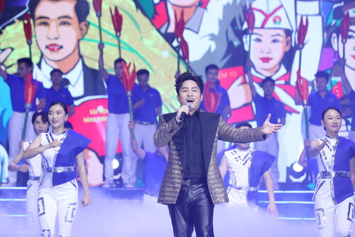 Singer Tung Duong participated in the program. Photo: Manh Nguyen