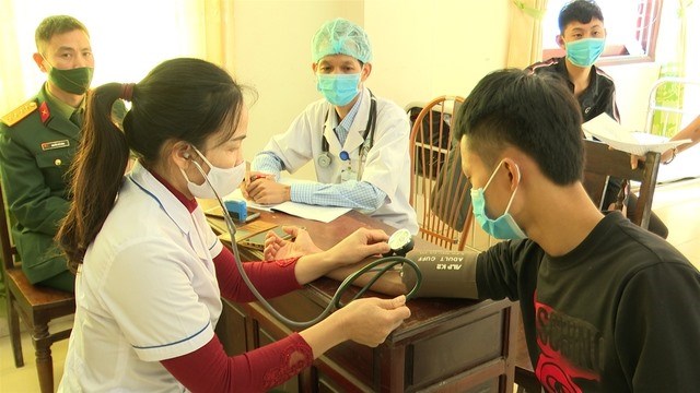 Khám sức khỏe thực hiện nghĩa vụ quân sự. Ảnh: VGP
