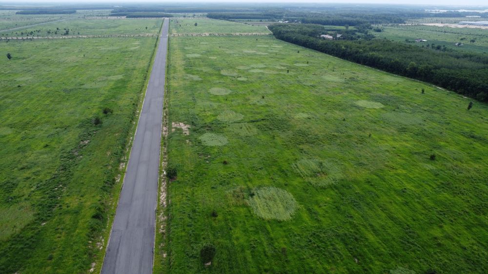 Dozens of hectares of flat, vacant land are ready to build the Cay Truong industrial park. Photo: Dinh Trong