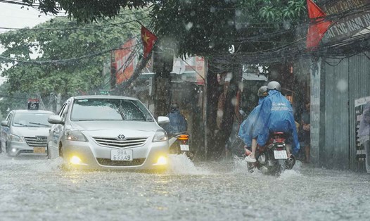 Dự báo do bão số 3, Hà Nội mưa rất to gió mạnh khung giờ từ 18 giờ ngày 7.9. Ảnh: Hữu Chánh
