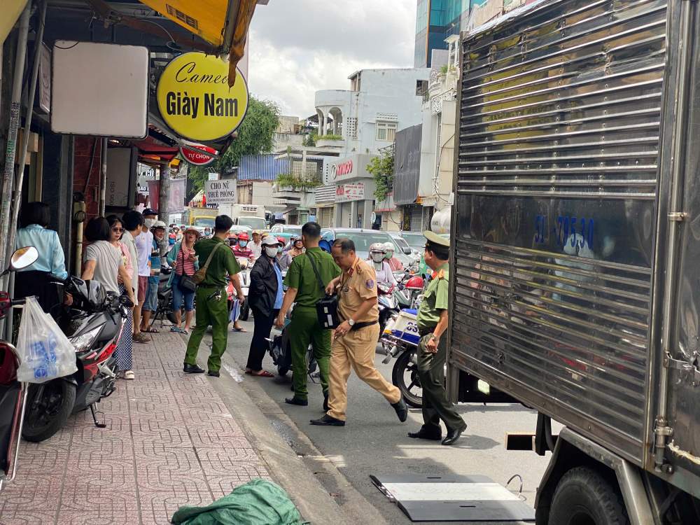 Hiện trường vụ tai nạn trên đường Nguyễn Kiệm (quận Phú Nhuận).