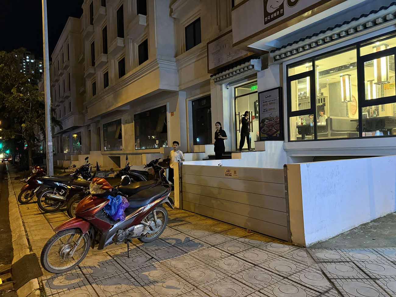 Some houses have specially designed steel panels that can be opened and closed when needed to prevent flooding. Photo: Cao Nguyen.