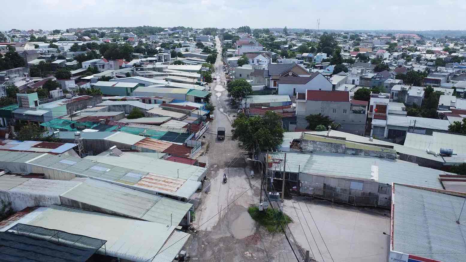 Đường Nguyễn Thái Học ở TP Biên Hòa xuống cấp. Ảnh: HAC