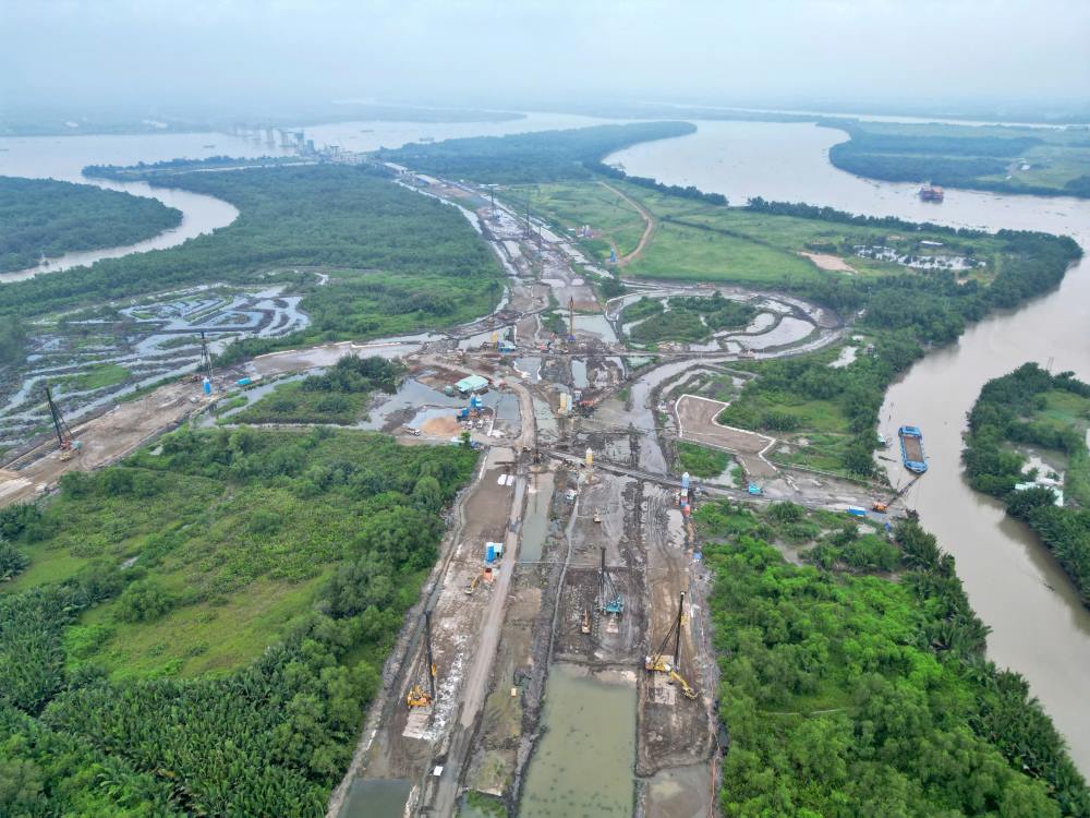 The Ring Road 3 project through Ho Chi Minh City is more than 47km long, passing through Thu Duc City, Binh Chanh, Hoc Mon and Cu Chi districts, with a total investment of more than 41,000 billion VND.