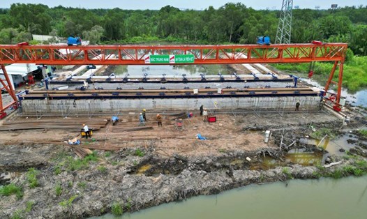Cận cảnh tiến độ thi công dự án đường vành đai 3 TPHCM