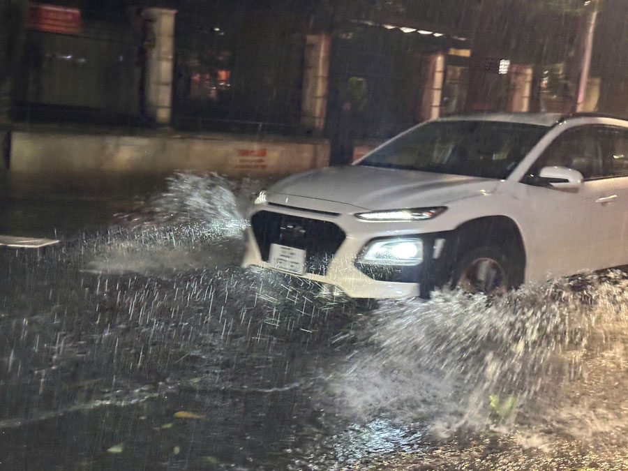 Recorded on Thanh Cong street (Ba Dinh), water level started to rise. Photo: Viet Anh