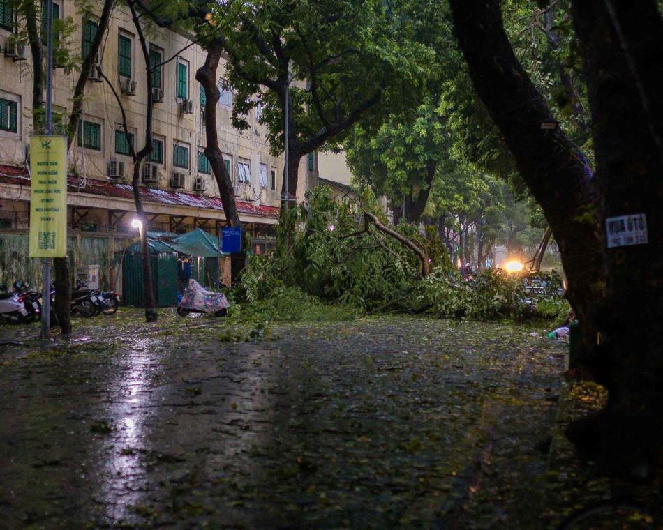 The storm situation is getting more severe as the eye of the storm has reached Hanoi. Photo: James Aitken
