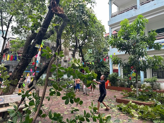 Mr. Do Tuan Anh (Military Commander, Tho Quan Ward, Dong Da) said that the ward always has a team on duty. When receiving reports from people, they will immediately go to handle them. Photo: Viet Anh.