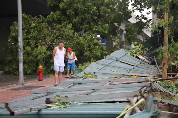 A corrugated iron wall on Truong Chinh Street collapsed after the impact of storm No. 3. Photo: Hoang Xuyen.