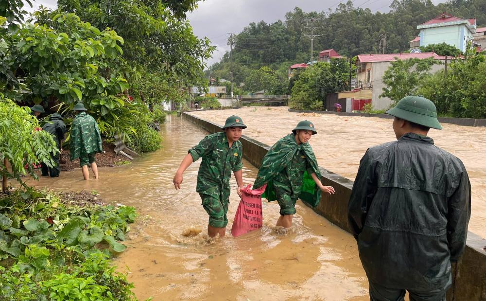 Bộ đội Biên phòng tỉnh Lạng Sơn duy trì 100% quân số để ứng phó với diễn biến tình hình mưa bão. Ảnh: BĐBP