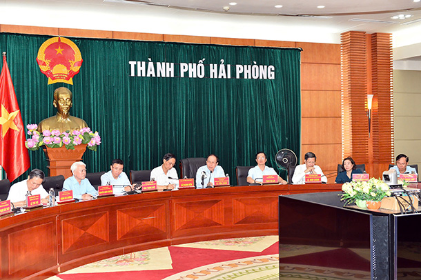 Bí thư Thành ủy Hải Phòng Lê Tiến Châu chỉ đạo khẩn trương khắc phục hậu quả bão số 3. Ảnh: Đại An 