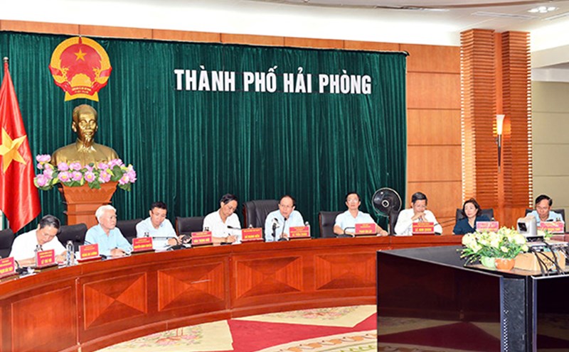Bí thư Thành ủy Hải Phòng Lê Tiến Châu chỉ đạo khẩn trương khắc phục hậu quả bão số 3. Ảnh: Đại An
