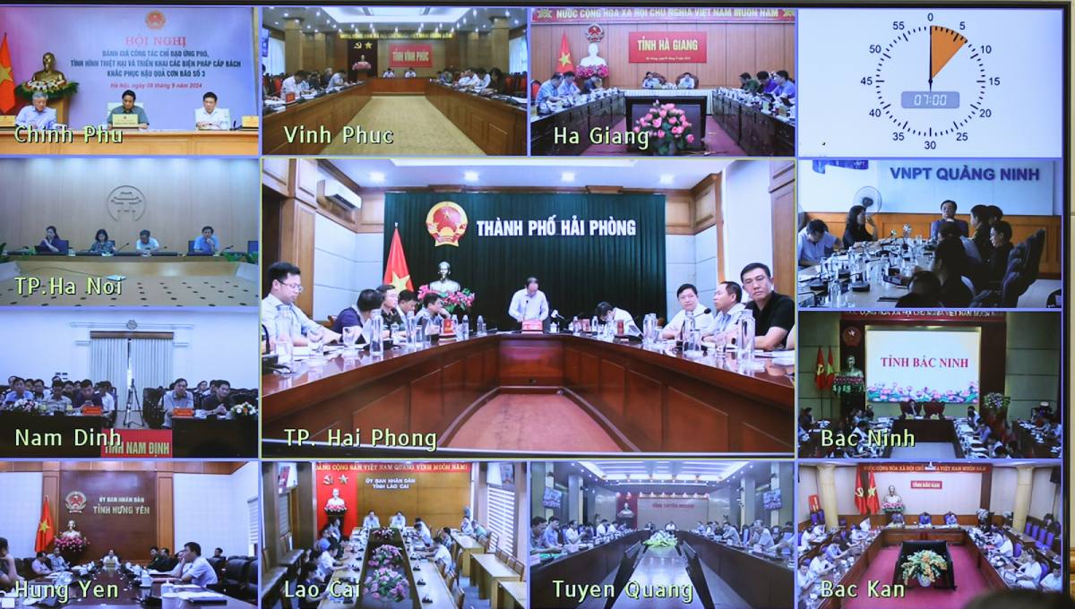 The conference was connected online from the Government headquarters to 26 localities from Thanh Hoa to the north. Photo: Nhat Bac