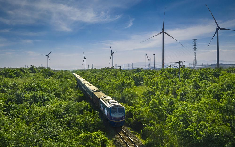 Train passes through wind farm. Photo: VNR