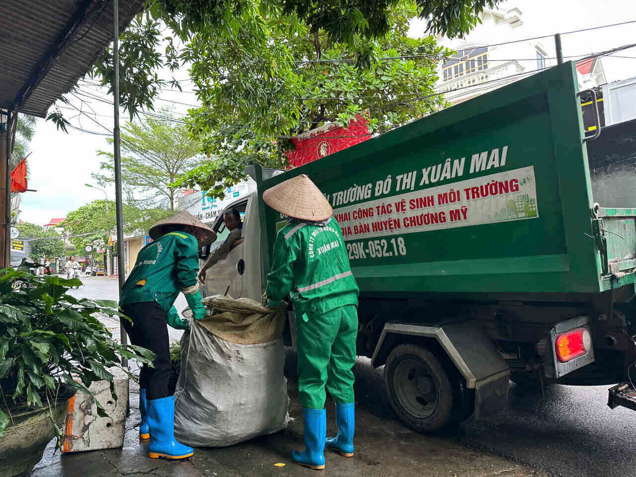 Mr. Tran Quoc Luoc, environmental sanitation worker