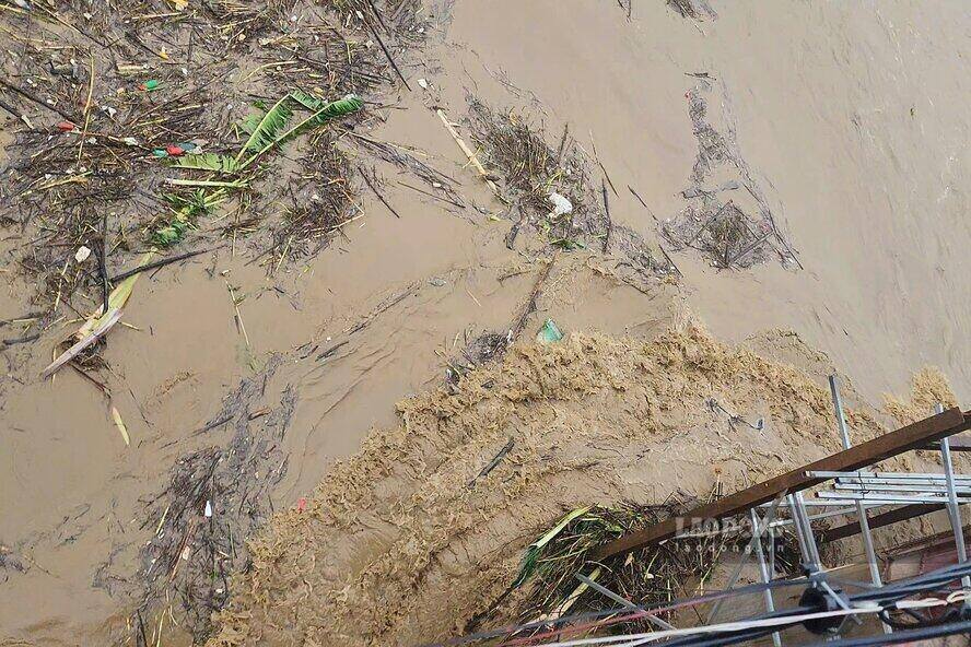 Floods on rivers and streams rise, potentially causing flooding in low-lying areas along rivers, affecting activities such as waterway transport, aquaculture, agricultural production, people's lives and socio-economic activities... Therefore, localities need to proactively respond and minimize damage.