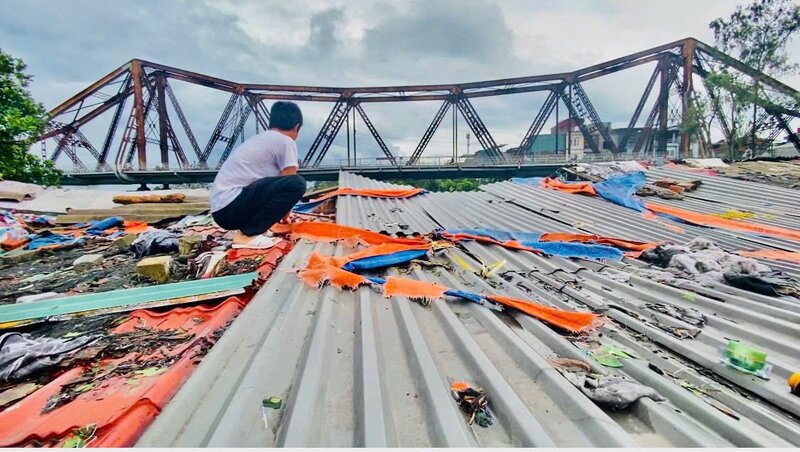 Cận cảnh khu nhà tạm của lao động bị bão số 3 tàn phá. Ảnh: Hạnh Thơm