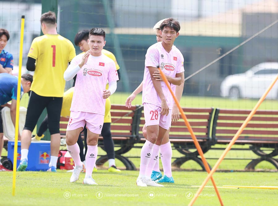 Kế hoạch tập luyện và một số khía cạnh khác của thầy trò huấn luyện viên Kim Sang-sik chịu ảnh hưởng bởi bão Yagi. Ảnh: VFF