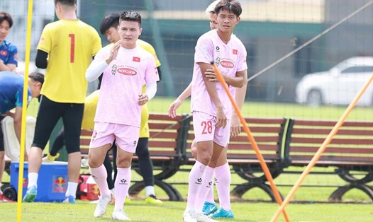 Kế hoạch tập luyện và một số khía cạnh khác của thầy trò huấn luyện viên Kim Sang-sik chịu ảnh hưởng bởi bão Yagi. Ảnh: VFF