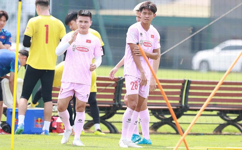 Kế hoạch tập luyện và một số khía cạnh khác của thầy trò huấn luyện viên Kim Sang-sik chịu ảnh hưởng bởi bão Yagi. Ảnh: VFF