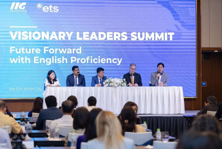 Toàn cảnh Hội thảo “Visionary Leaders Summit: Future Forward with English Proficiency“. 