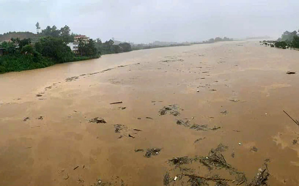 Lũ trên sông Thao tại Yên Bái đang lên nhanh, mực nước lúc 16h ngày 8.9 là 31,77m. Ảnh: ĐVCC