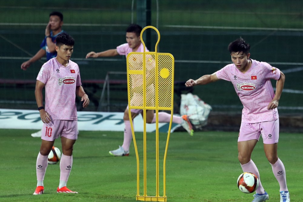 Tuyển Việt Nam tập cường độ cao trước trận gặp Thái Lan. Ảnh: VFF