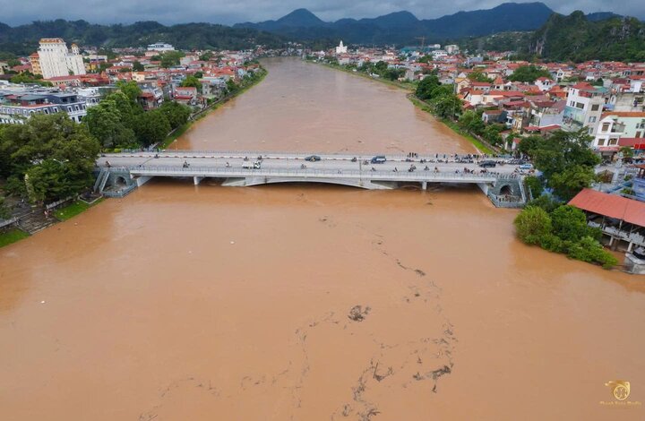 Ky Cung River water