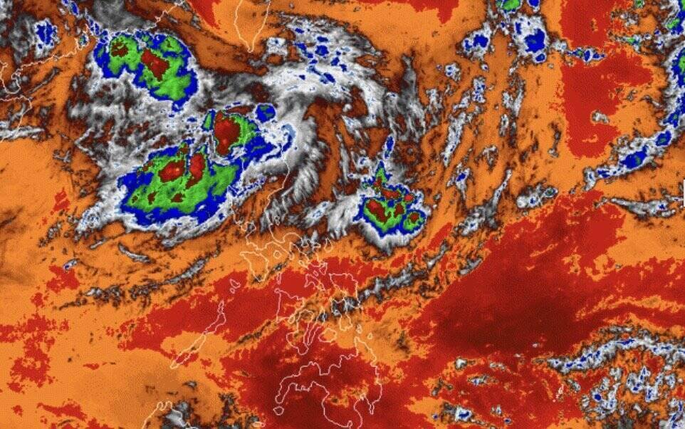 Các dự báo bão mới nhất không loại trừ khả năng áp thấp gần Biển Đông mạnh lên thành bão. Ảnh: PAGASA