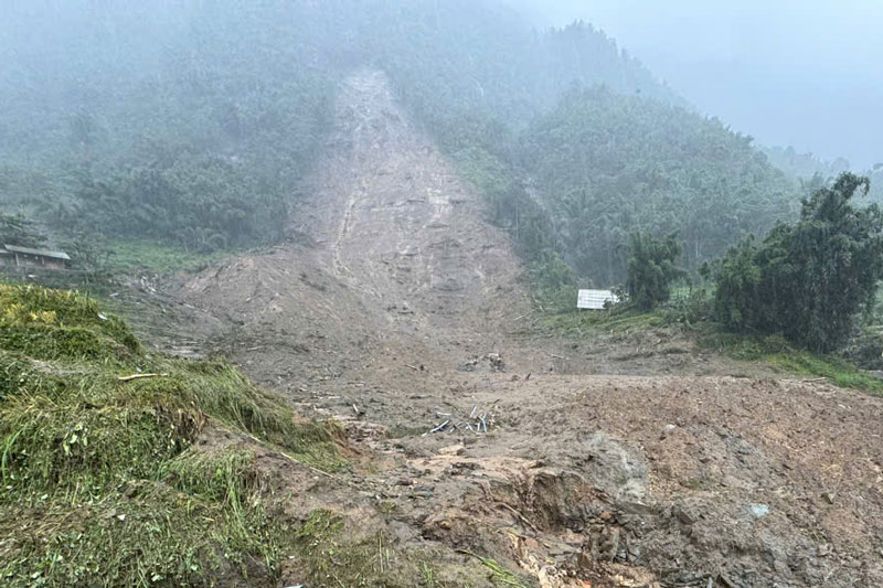 Close-up of a landslide that buried 5 people in a house