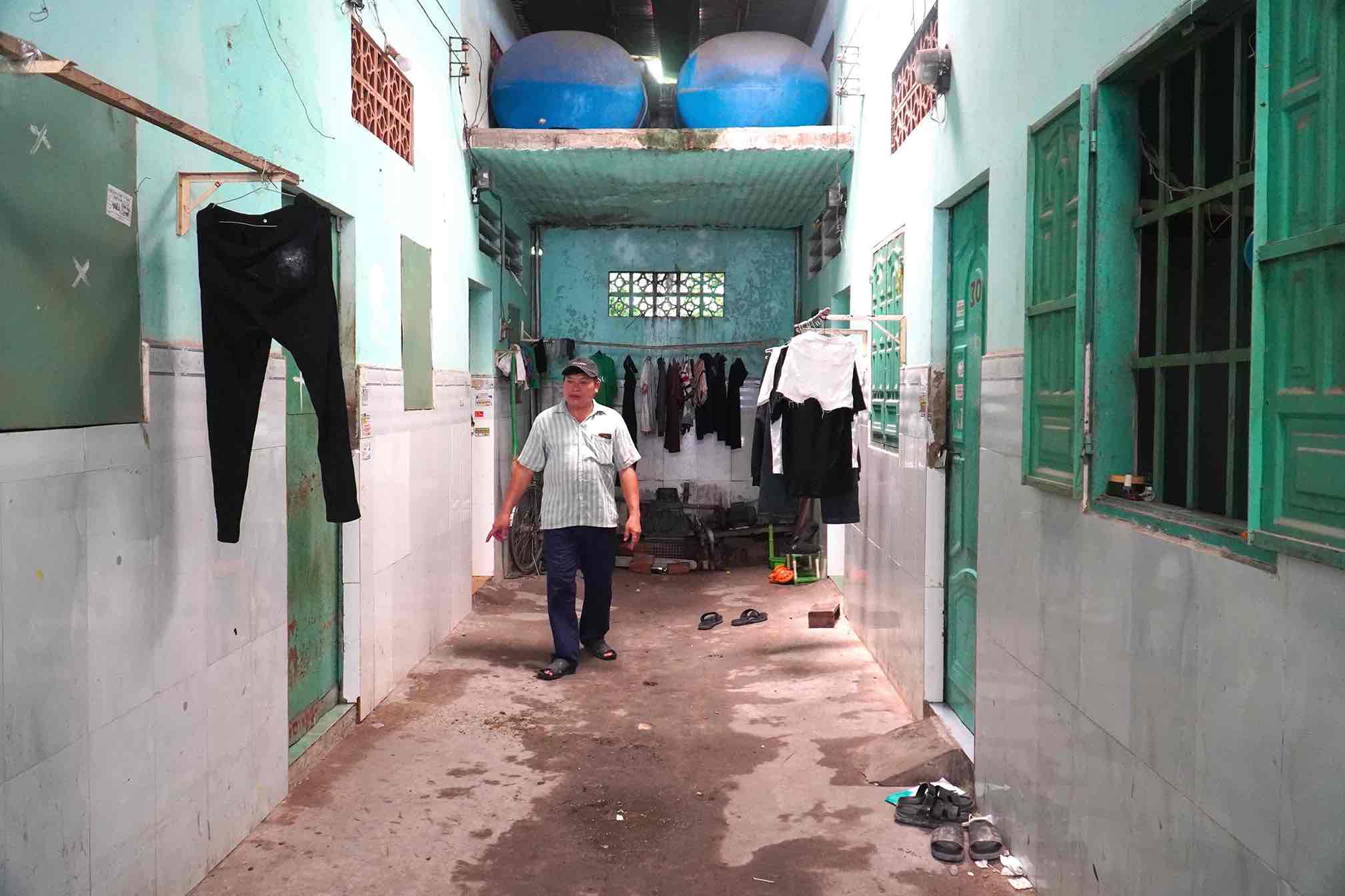 Khu nhà trọ của ông Lương Ngọc Nhẹ ở xã Thạnh Phú, huyện Vĩnh Cửu bỏ trống. Ảnh: HAC