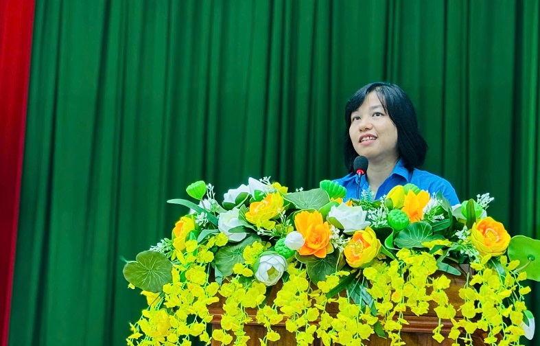 Ms. Ho Thi Kim Ngan - Deputy Head of Labor Relations Department (Vietnam General Confederation of Labor) speaking. Photo: Bao Trung